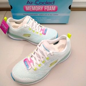 NIB. SKECHERS ULTRA GROOVE #149019WTQL. ATHLETIC.